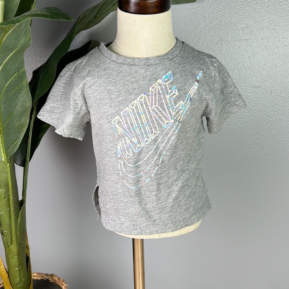 Nike Toddler Holographic Gray Short Sleeve T-shirt Size 2T